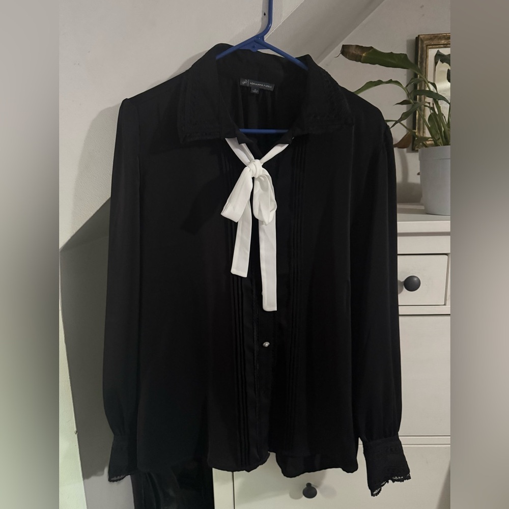 Adrianna Papell Black blouse with bow tie and fancy pearl buttons